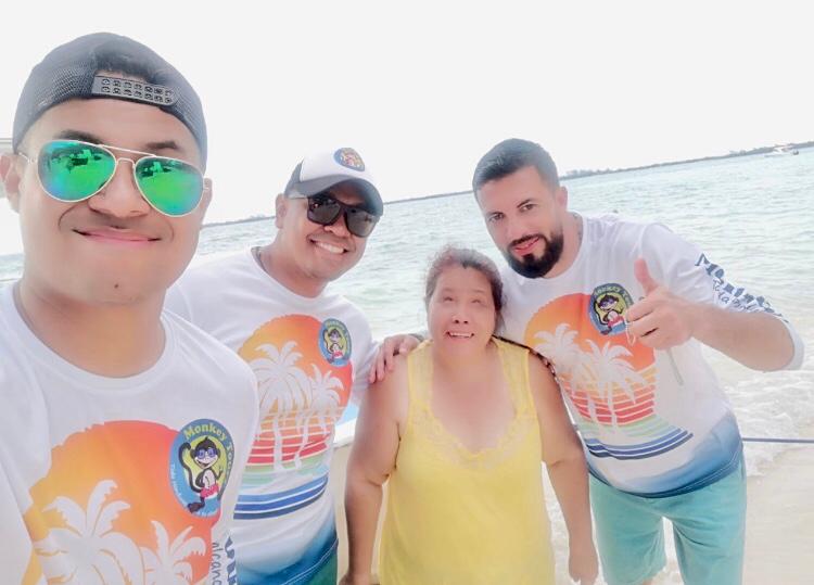 MonkeyTours's tweet photo. Todo nuestro Staff extraña atenderles! 🐒 Seguimos esperando por ustedes para más aventuras juntos! 🏝
-
-
#utila #utilanation #utilaisland #roatán #roatanhonduras #roatanisland#guanajahonduras #cayoscochinos #honduraspost #honduras #hondurastravel #viajesporelmundo #monkeytours https://t.co/OgYZuwL4gS