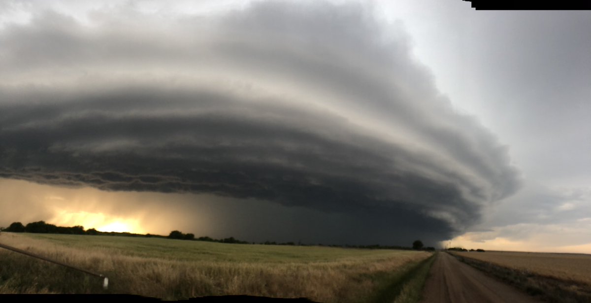 StormWarriorsTV's tweet photo. Near East Duke, OK!!  @NWSNorman #okwx https://t.co/7qV9pf8MDU