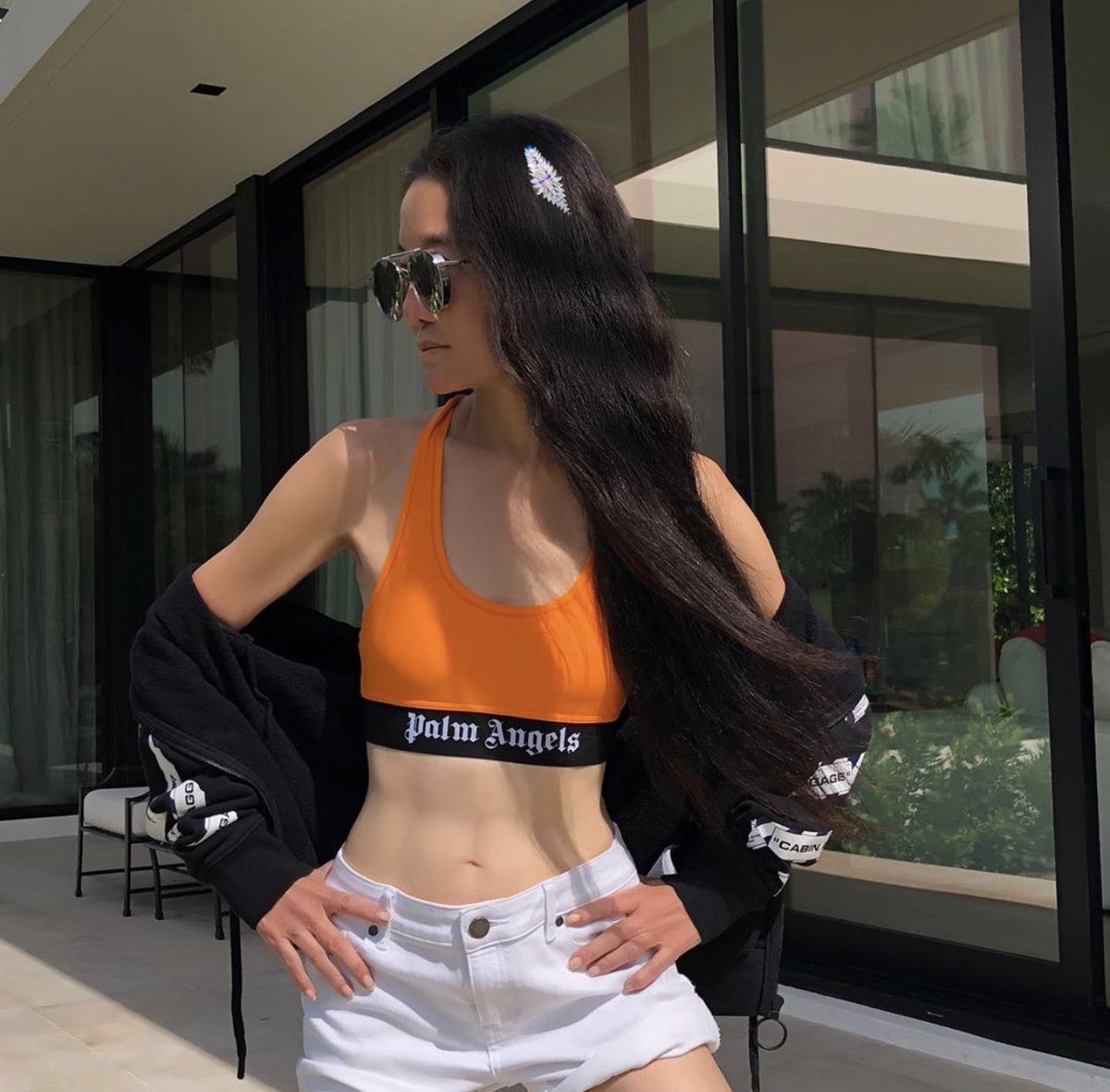 annnniethuy's tweet photo. I saw these pictures of Vera Wang last week and it’s literally taken me 5 days to comprehend that this woman is 70 https://t.co/HLq03z5e7d