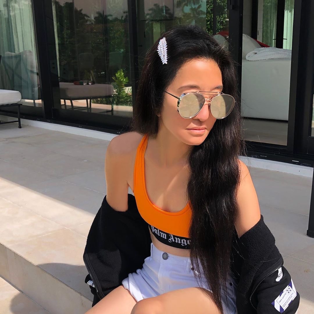 annnniethuy's tweet photo. I saw these pictures of Vera Wang last week and it’s literally taken me 5 days to comprehend that this woman is 70 https://t.co/HLq03z5e7d