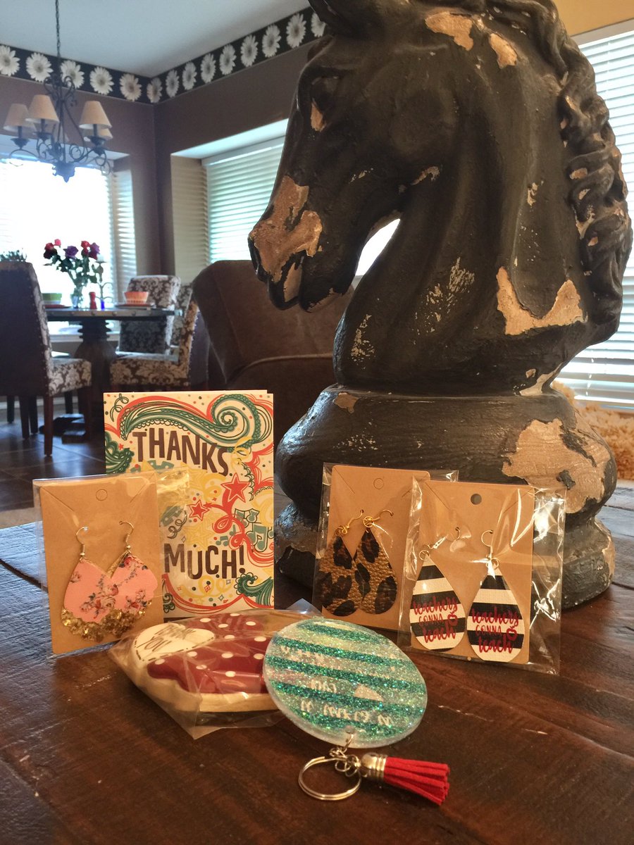 Poni3kj's tweet image. Thank you Ryder for the teacher appreciation gift today. I love everything. My favorite was getting to see you!!  DC is blessed with such great families!  ❤️❤️#Firstfriends.