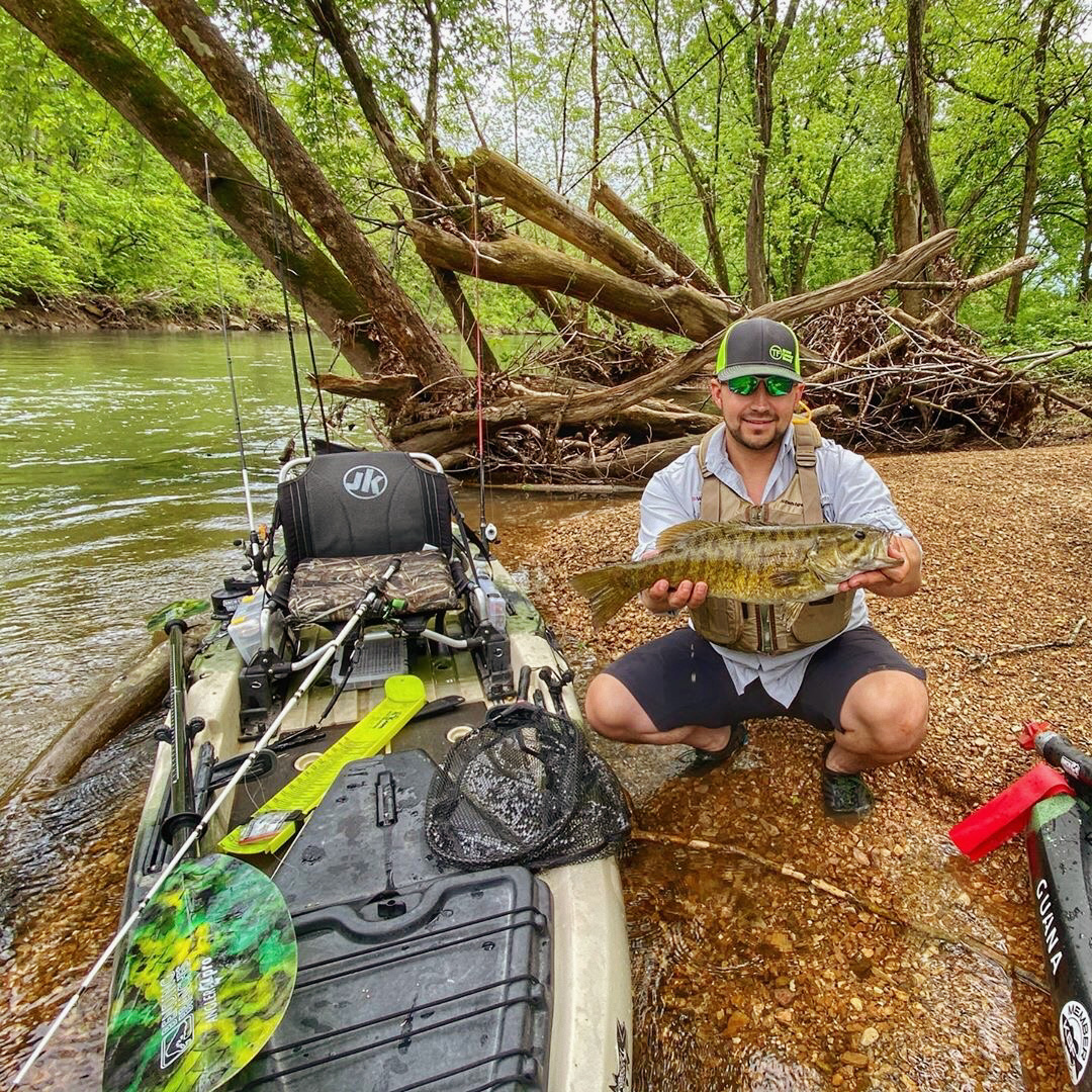 BBpaddles's tweet photo. Great day to catch some smallies! 📸 @jkeatts22 #bendingbranches #anglerpro #raptorpattern #smallie #kayakfishing https://t.co/lzzwtwu2kX