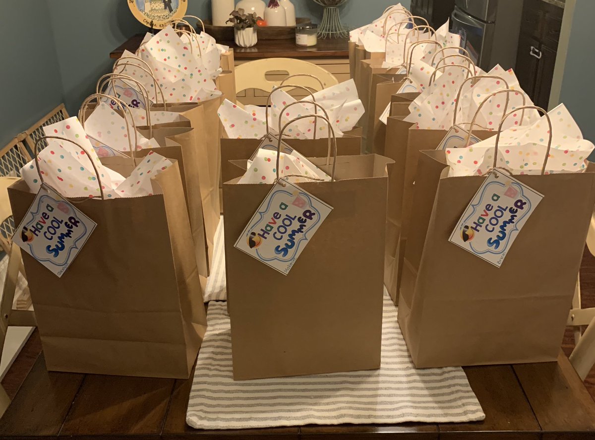 mrscjanik's tweet photo. Getting ready to deliver these to my sweet kiddos tomorrow! #lifeisbetteratthelakes #lifeisbetterinfirstgrade https://t.co/uYZ70se4kU