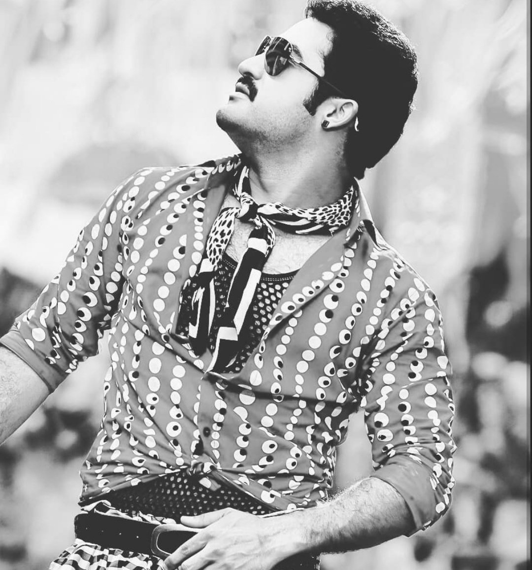 KurnoolJr's tweet photo. All @tarak9999 Anna fans
Follow chesthe pakka follow chesta #HappyBirthdayNTR 
 @tarak9999
#NTRBirthdayTrendOnMay19Th
@tarak9999 @NTRArtsOfficial @NTR2NTRFans @worldNTRfans @worldNTRfans @KurnoolJr @JrNTRFanTrends @JrNTRDevotees @JrNTR99999 @JrNTRFansOffl @JrNTRFansOffl @FansClub https://t.co/1PEq9vu8r7