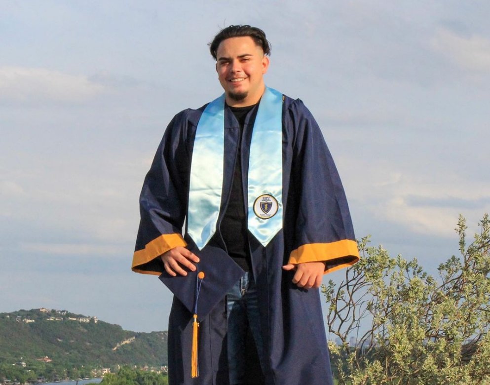 StpTiger's tweet photo. IG: leticiatavernier - "You’re off to great places! Graduation is almost here. Your mountain is waiting. So...get on your way! 🥰🧑🏻‍🎓💙🎓🎉😘" https://t.co/fNXOgPss6l 
@RoundRockISD @StonyPointHS @alwatsonjcil @ProjectGradSPHS #StonyPointSeniorStrong https://t.co/O4QY2Cz0vG