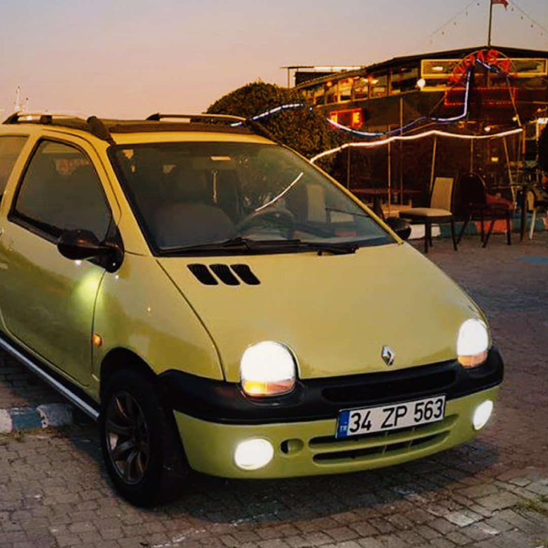 twingoriderscl1's tweet photo. TRC Cars “Başkan” #twingoridersclub #trc #twingo #renaulttwingo https://t.co/f0Z66O0i2m