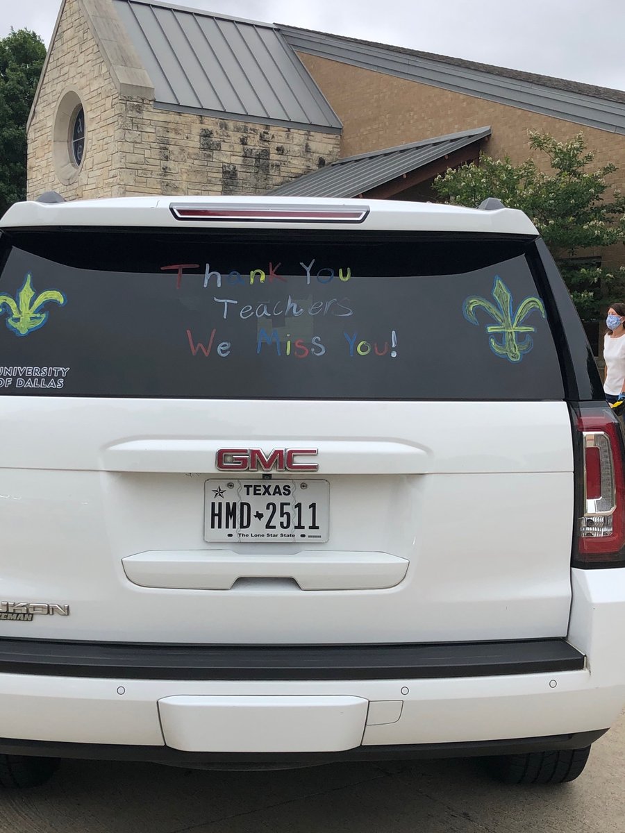 asesftw's tweet photo. We love seeing the smiling faces and support as students pick up their belongings through the carpool lane. Thank you to faculty and staff for helping our families stay safe! #PTFBlue #TheOneTrueBlue https://t.co/5RtB7vAns5