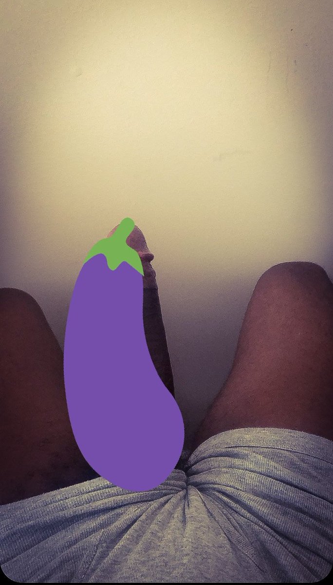 tiezoyduro's tweet photo. Uuff cae la noche en Guayaquil pero aquí mis bolas siguen sudando y mi verga tieza. Dame 100 rt Mami y te muestro mi tercera pierna. https://t.co/0C0i3SkIX2