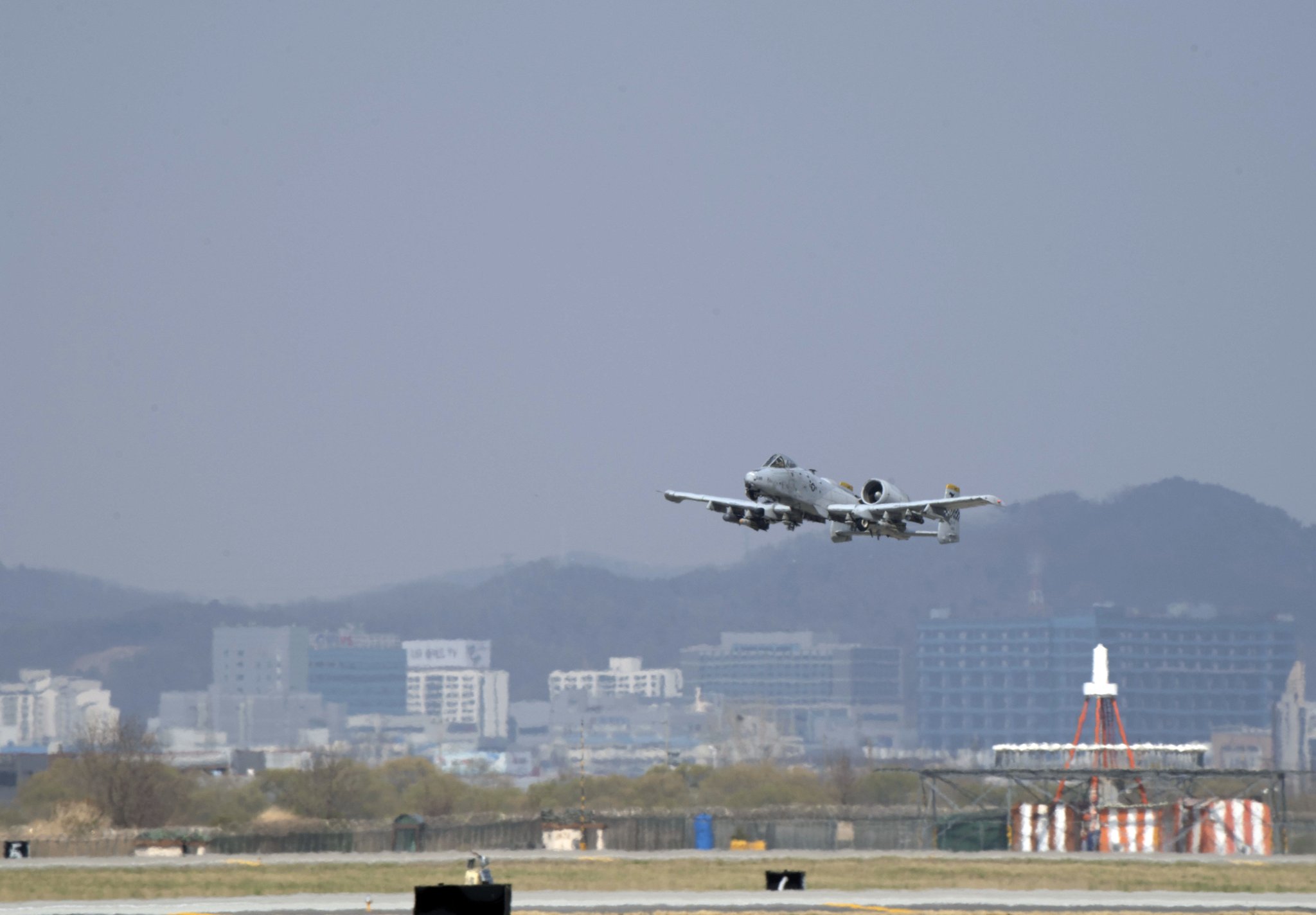 大きな取引 在沖米空軍嘉手納基地 в X: „韓国のオサン空軍基地から離陸したA その他
