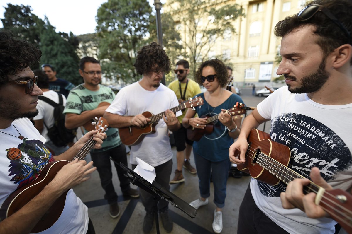 Esse mês completam 4 anos desse encontro em BH. Ansioso por poder passear por lá novamente. Aloha!

#tocaukulele #ukulele #ukulelebrasil #joaotostes