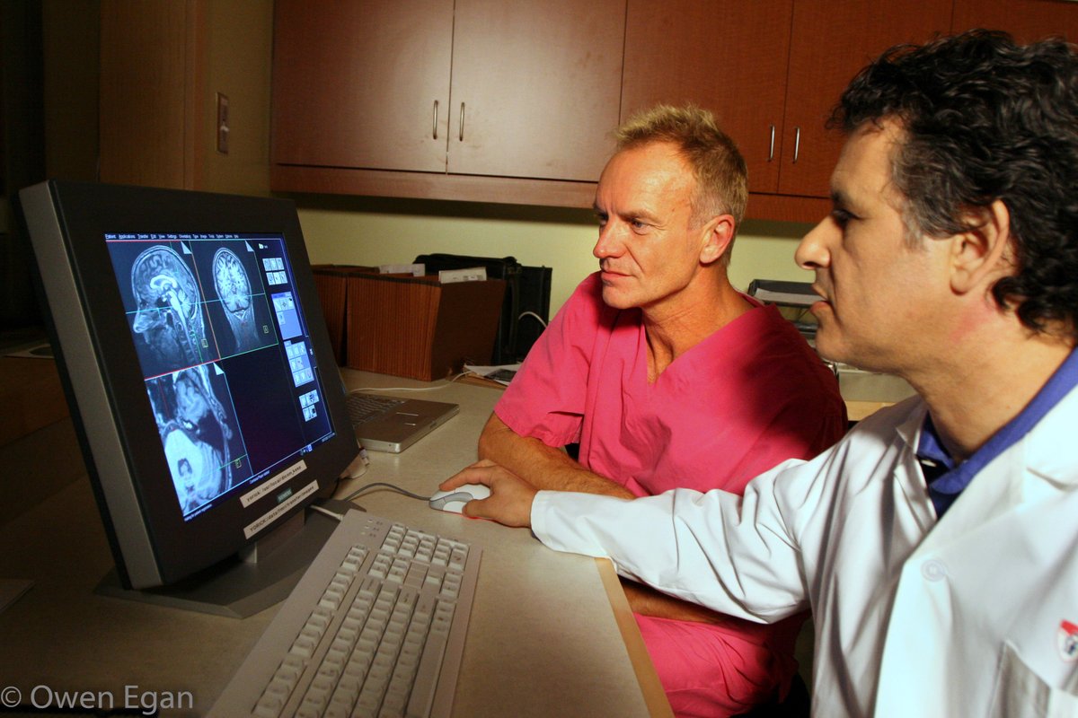 owenegan's tweet photo. Sting checks out an MRI scan of his brain. Beside him is prof. Daniel Levitin, author of "This Is Your Brain on Music." July 2007.

More:
https://t.co/JNZCaUNuUC

Thanks to all who have visited the gallery, especially to those who have supported us there. 

#mcgill @danlevitin https://t.co/hmfAC35O3f