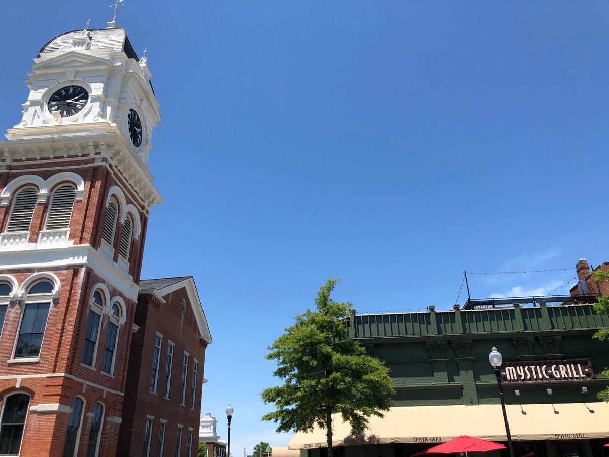 M_Reneea's tweet photo. Home is what you see on your TV. #mysticfalls #tvdforever #lunch #mysticgrill #clocktower #ilovecov https://t.co/z60h3eWPge