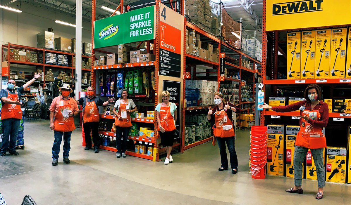 AndrewJensen66's tweet image. Had @jacki_mccord Stop in today and what better way than to spend some time recognizing the power of THD; our PEOPLE! Including a huge shout out to our fearless district leader #thankyou #Frontlines #d130driven @kgrantHD472 @Armando_G_472 @SSouthernthd @HomeDepot