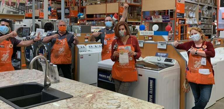 AndrewJensen66's tweet image. Had @jacki_mccord Stop in today and what better way than to spend some time recognizing the power of THD; our PEOPLE! Including a huge shout out to our fearless district leader #thankyou #Frontlines #d130driven @kgrantHD472 @Armando_G_472 @SSouthernthd @HomeDepot