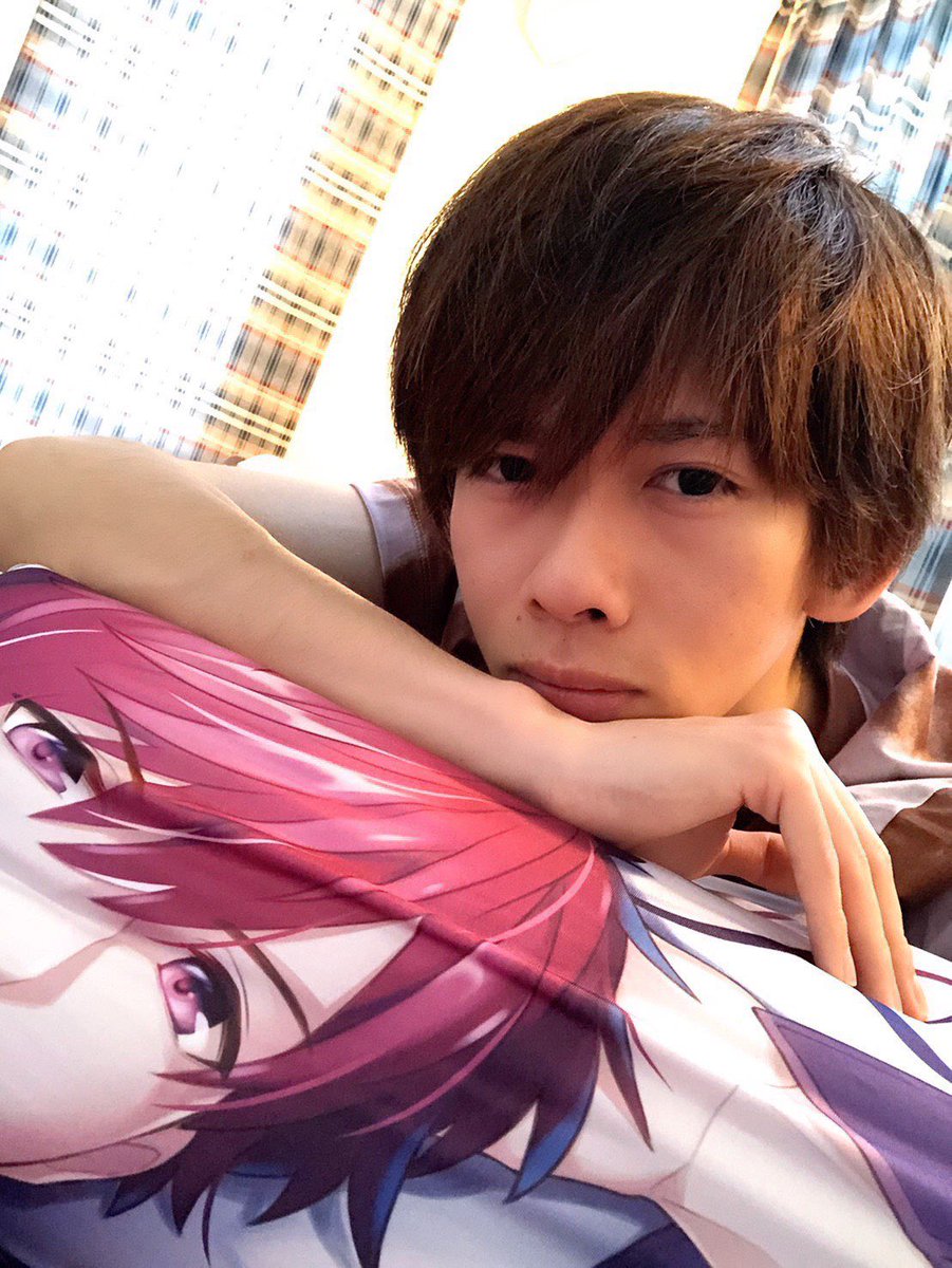 bt__0216's tweet photo. この差よな
ほんとに同一人物かよwwwｽｷ https://t.co/Yswhr8eLPz