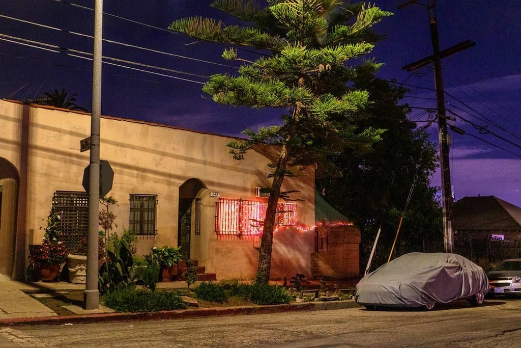 Quiet LA streets under shelter-in-place.
°
°
°
°
°
°
#everydayLA #nightimages #nightshots #sleepingcars #la #losangeles #sleepinglosangeles #quietstreets #coveredcars