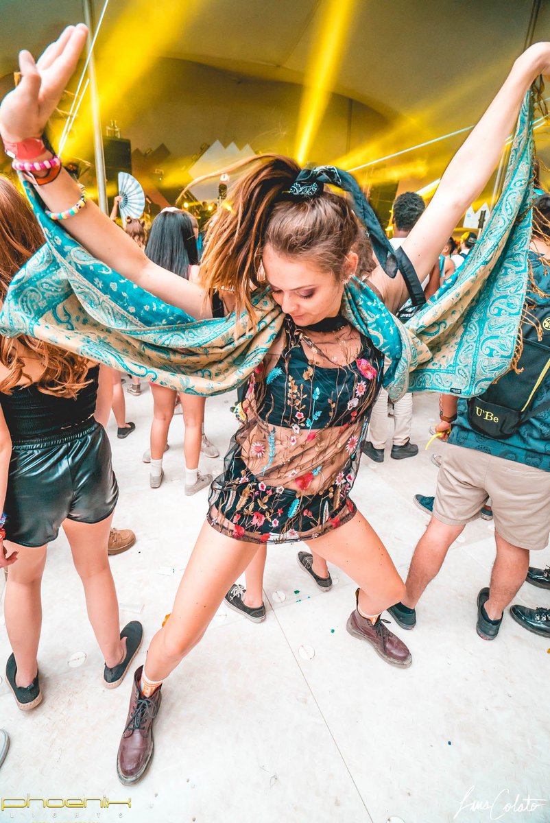 PHXLightsFest's tweet photo. Which one of your friends has the best dance moves? 💃🏽 #PHXL #PhoenixLights https://t.co/jeedyKCCR3