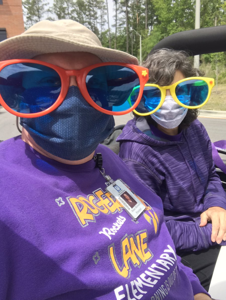 ShaneBarham1976's tweet image. We had our Rogers Lane Elementary Teacher Parade today! It was so good to see our students! We miss our students and families! @RogersLaneES @WCPSS @MoPercy @JasonPStrick919 @agambler225 #TeacherParade #COVIDー19 #CoronavirusUSA #InThisTogether