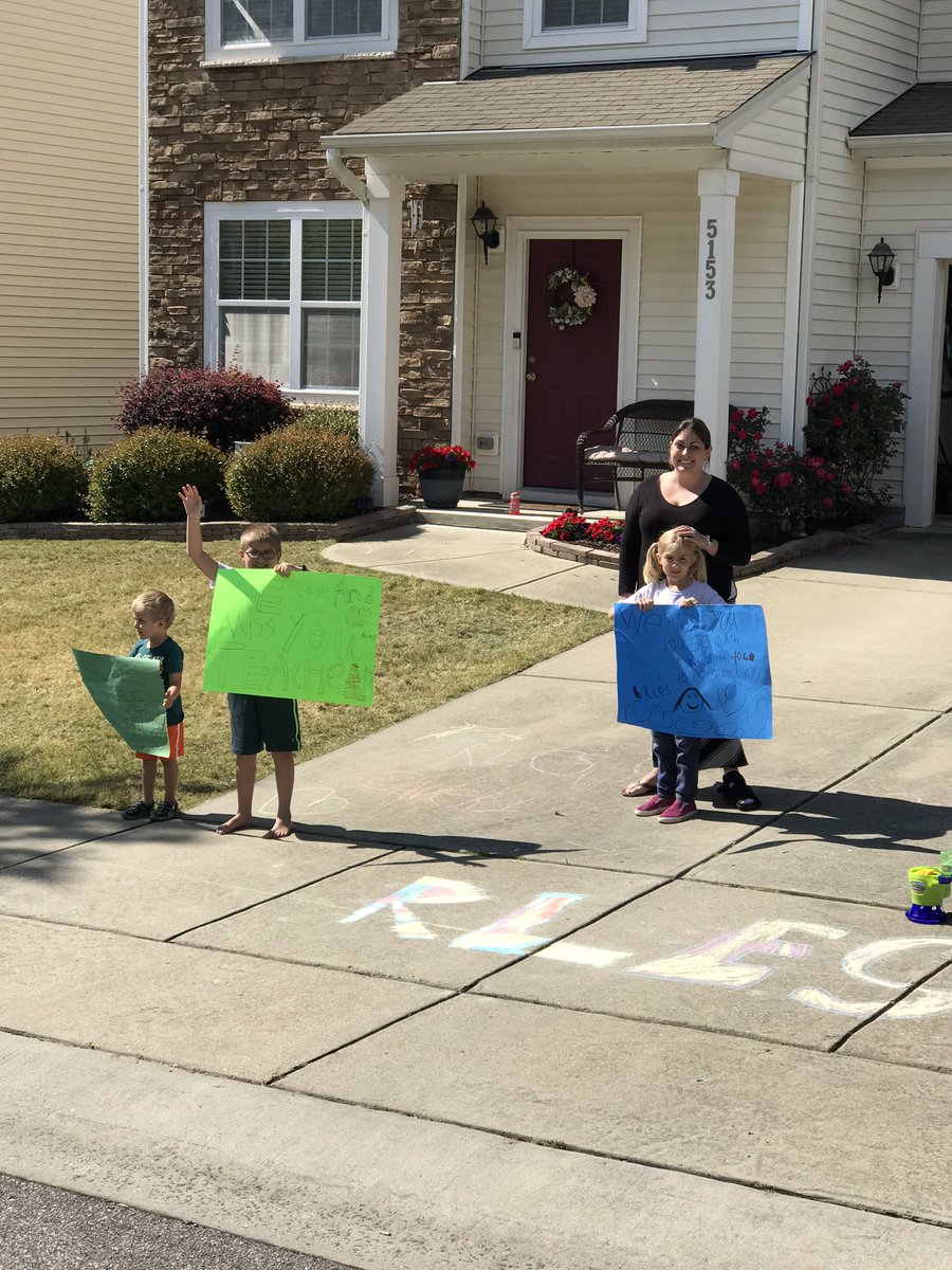 ShaneBarham1976's tweet image. We had our Rogers Lane Elementary Teacher Parade today! It was so good to see our students! We miss our students and families! @RogersLaneES @WCPSS @MoPercy @JasonPStrick919 @agambler225 #TeacherParade #COVIDー19 #CoronavirusUSA #InThisTogether