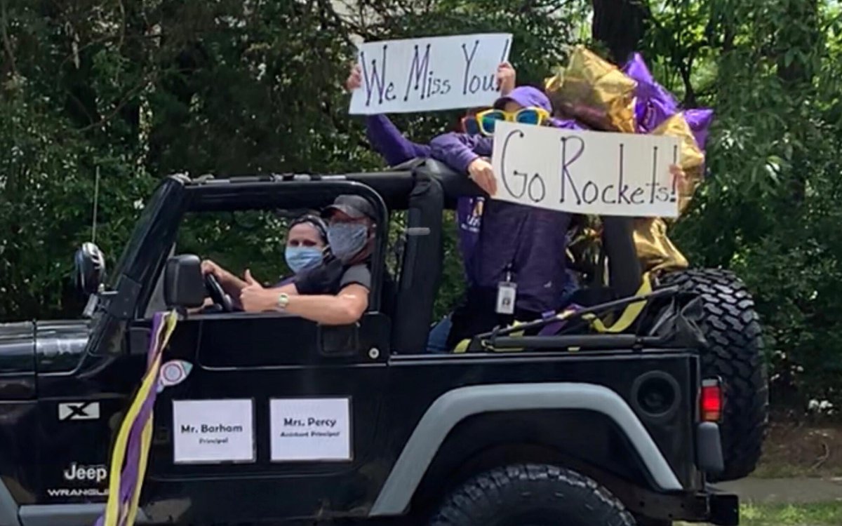 ShaneBarham1976's tweet image. We had our Rogers Lane Elementary Teacher Parade today! It was so good to see our students! We miss our students and families! @RogersLaneES @WCPSS @MoPercy @JasonPStrick919 @agambler225 #TeacherParade #COVIDー19 #CoronavirusUSA #InThisTogether