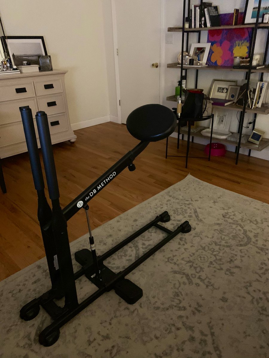 anahidddd's tweet photo. This is my squat machine. #DBMethod https://t.co/s9esgSvbfk