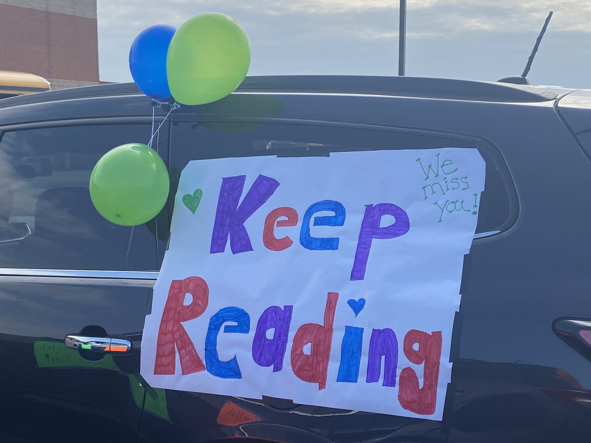 kellyannefitch's tweet photo. Incredible turn-out today for the Little Prairie &amp; Prairie View teacher parade ... so proud of our staff, students &amp; families! ❤️ https://t.co/Gnnv5an3aR