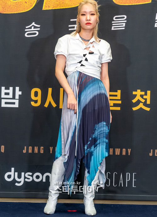  Here are some press photos of HYOYEON, AILEE, JAMIE & YUNHWAY at the press conference of <Good Girl>!