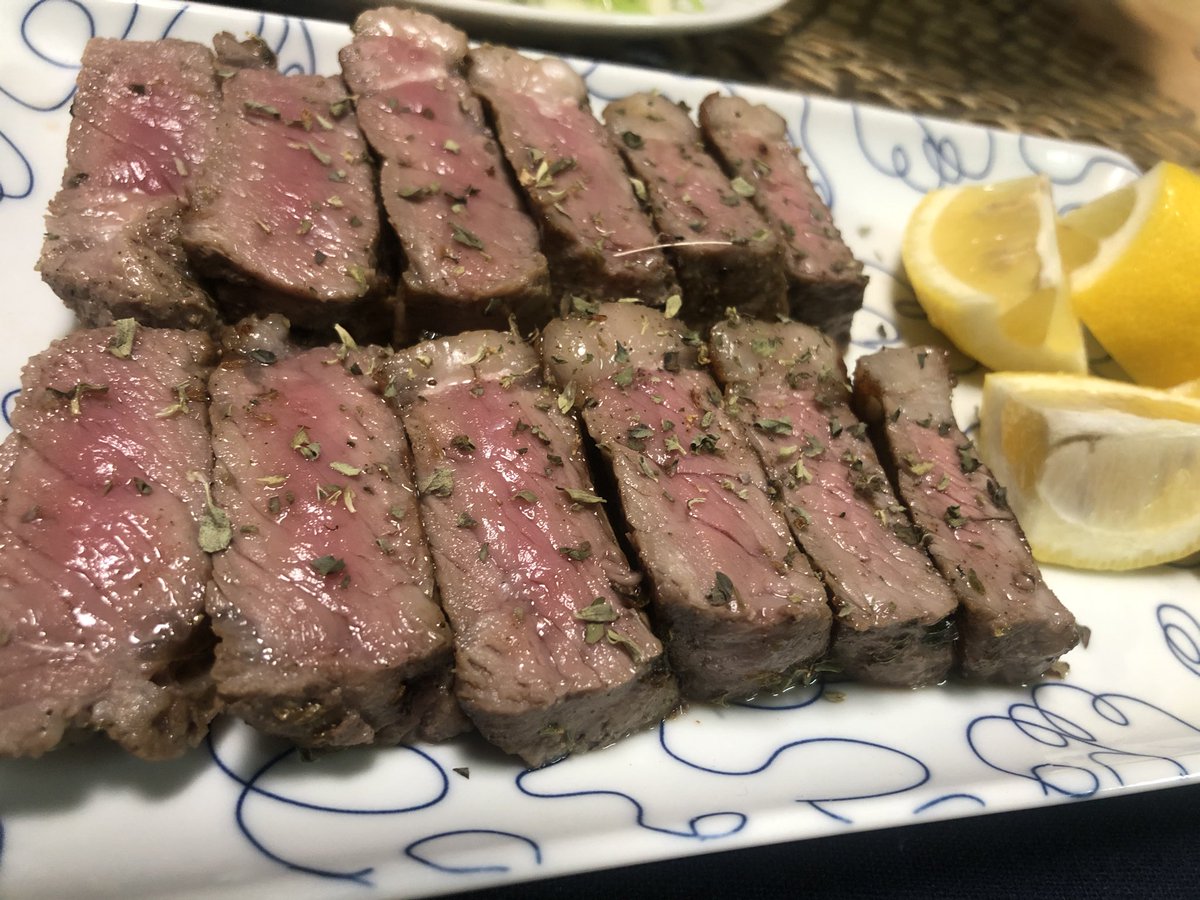 hanameetmeat's tweet photo. なんもないところには美味しいステーキは無い！！！！！ https://t.co/nq1mfufnTO