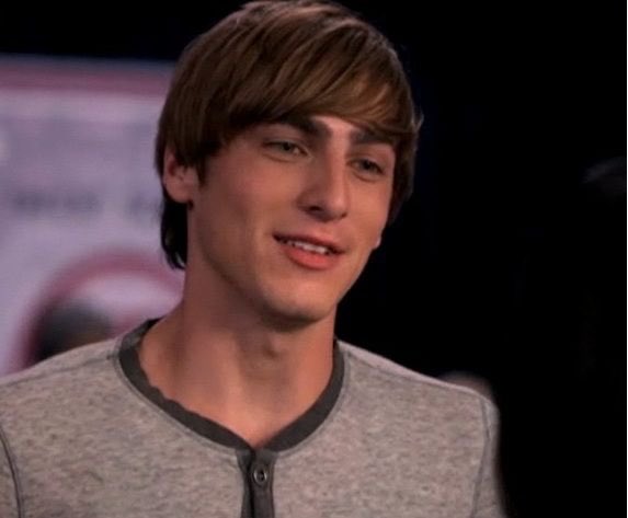 kendall knight as shaggy rogers:i’m sorry they just look the same y’all