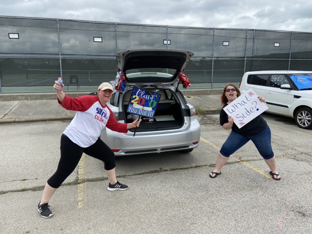 PrincipalEwing's tweet photo. I am so impressed with how many Colonel Seniors and Staff came to Cap and Gown pick up!  #Seniors2020 #TeamColonel @SGHS_Colonels @sghs_class2020 @SgStuco @MMidaM @rlopez42 @Doc_torSus @wells_jovan @RayRrmerril @Vsan22Victoria @JenGarciaSGHS @ColonelWilson1 @AdamVarrassi https://t.co/4etEHQIlbF