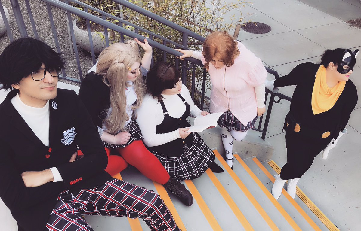 MissElisaFace's tweet photo. Take your time 🎩
Photo by @hereghost
Morgana is @ohnoriarobo
Haru is @sweetalissum
Joker is @cwetle
Ann is @legs_mccoy
Makoto is me!
#persona5cosplay #persona5 #fanime2018 #cosplay #makotocosplay #anncosplay #harucosplay #morganacosplay #jokercosplay #personacosplay https://t.co/twiKXorQYT