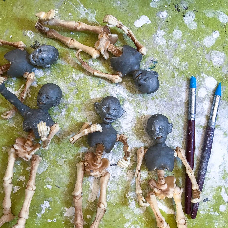 BuggieClub's tweet photo. 💀I found the perfect little skeletons last Halloween that I used as the base for some figures I made. The dark gray parts are clay that I’ve added. This pic was snapped early on in the process. They are so disturbing but I love them so much like this. #sculpting #clay #weirdart https://t.co/gfXH7gzzmD