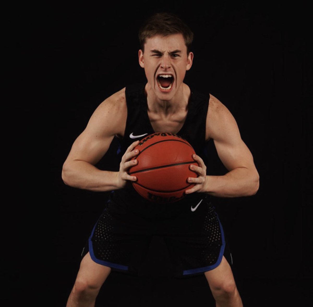 Pro1Basketball's tweet photo. Charge On. 
@luketomlinson @ChargerMBB 

#ProOne2018 #BeDifferent #BeOne #ProOne https://t.co/acRQrgMrWI