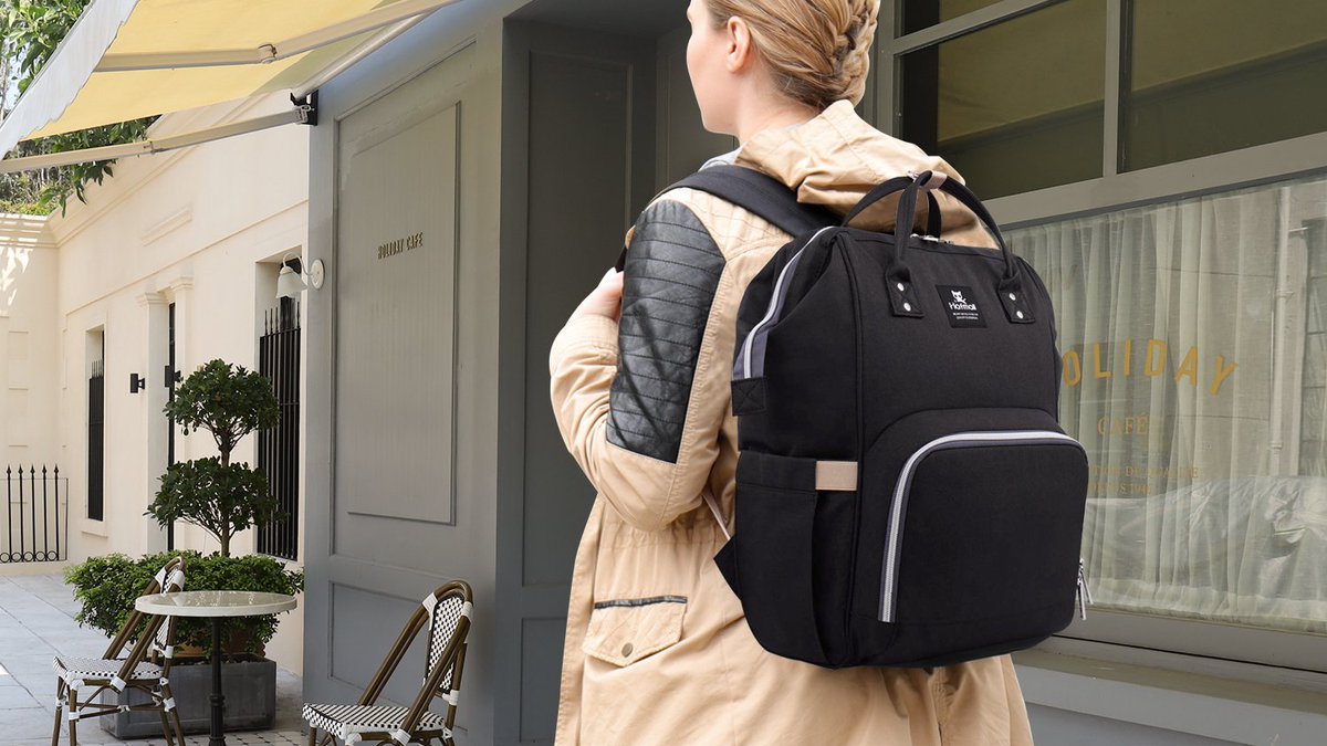 hafmall's tweet photo. It's quite spacious. Enough to keep your twins clothes , diapers , snacks box, few medicines etc .There are two insulated pockets for warm milk , wipe pocket etc. The exterior material is water resistance. It has nice strap to attach to stroller. 
#Hafmall #Diaperbag https://t.co/G3uWIocNiM