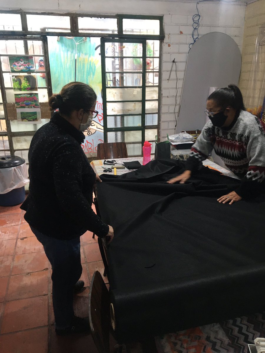 amavtron_com's tweet photo. Projeto máscara é vida, mulher voluntárias do bairro Santa Tereza fazendo a diferença em tempos de convid19, confeccionando marcar para serem distribuídas na comunidade. Trabalhando na prevenção e não a proliferação do vírus 🦠. https://t.co/8lssUW0ImS