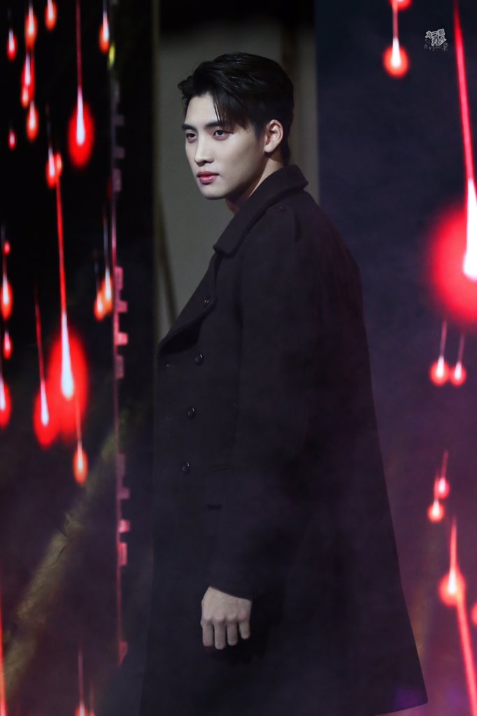 Bingbin48082284's tweet photo. Look at this handsome boy
He is killing me😭😭😭
I'm lost in his eyes～
Cr.logo
#BearBikeสั่งอะไรได้บ้าง https://t.co/AEn1S2z0fY
