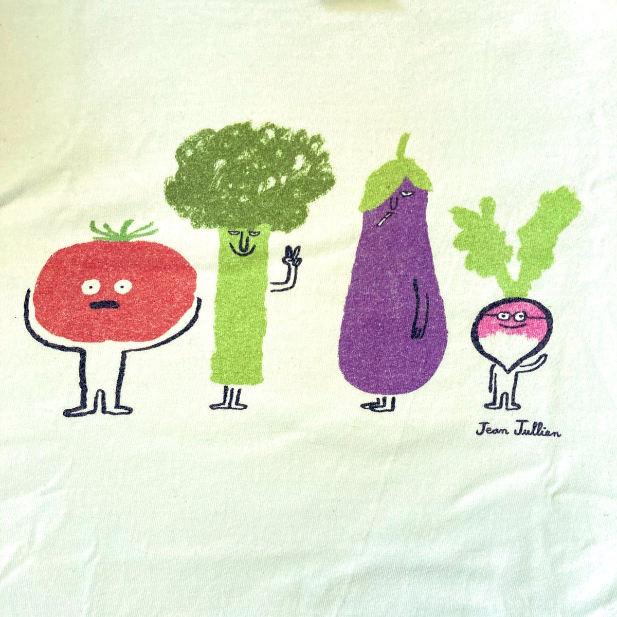 サイトウ ミキ Miki Saito Painter Illustrator お気に入りのtシャツで気分でも上げるか ん 野菜のイラスト好きなのかも Beamsで働いてるときに買ったこれと 友達がipadで描いたお野菜カーストは傑作 Tシャツ アパレル お洒落さんと繋がりたい