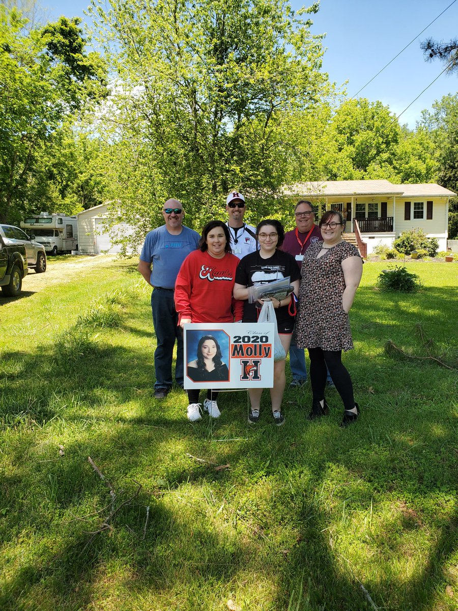 HampshireUnit's tweet photo. On Monday, some high school teachers delivered senior yard signs to the class of 2020! Seniors who were home also received their caps and gowns!! https://t.co/DKaW4eTJhH