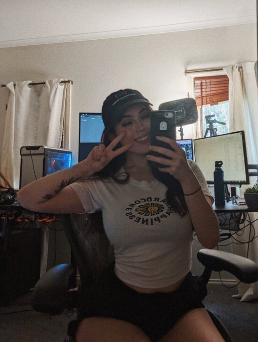 my first time playing season 5 #ApexLegends !!! @EA_Australia  https://t.co/d4mxo3Ehpa #sponsored https://t<a href="/tag/apexlegends"class="tags">#ApexLegends</a><a href="/tag/sponsored"class="tags"><span>#sponsored</span></a>