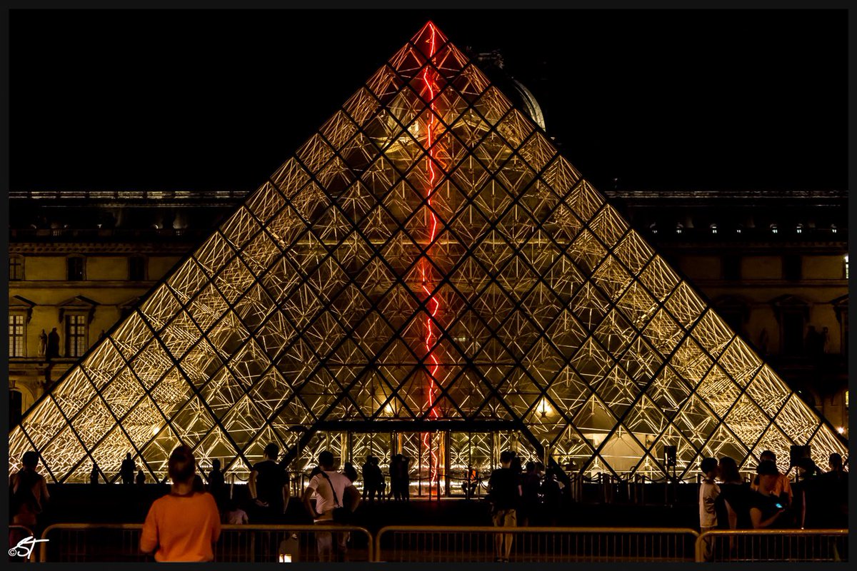 cmattmetric's tweet image. #ArchitectureMovieChallenge 

Day 13 ~ Surprise us! Anything in movie architecture 

The Da Vinci Code (2006)

The Louvre Pyramid features prominently in this film. I’ve always found that building captivating &amp;amp; amazing. Pure awe. 

youtu.be/KcfNpfaGejA