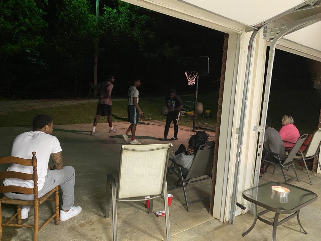 Kward1014's tweet image. Quarantine cookout at the Ward’s!!!!! 6 feet apart.. #Family #KDub’s @Carllmyers5 @Jakari_Foster2  @dlofoster534 @f_omarion1 @bossie