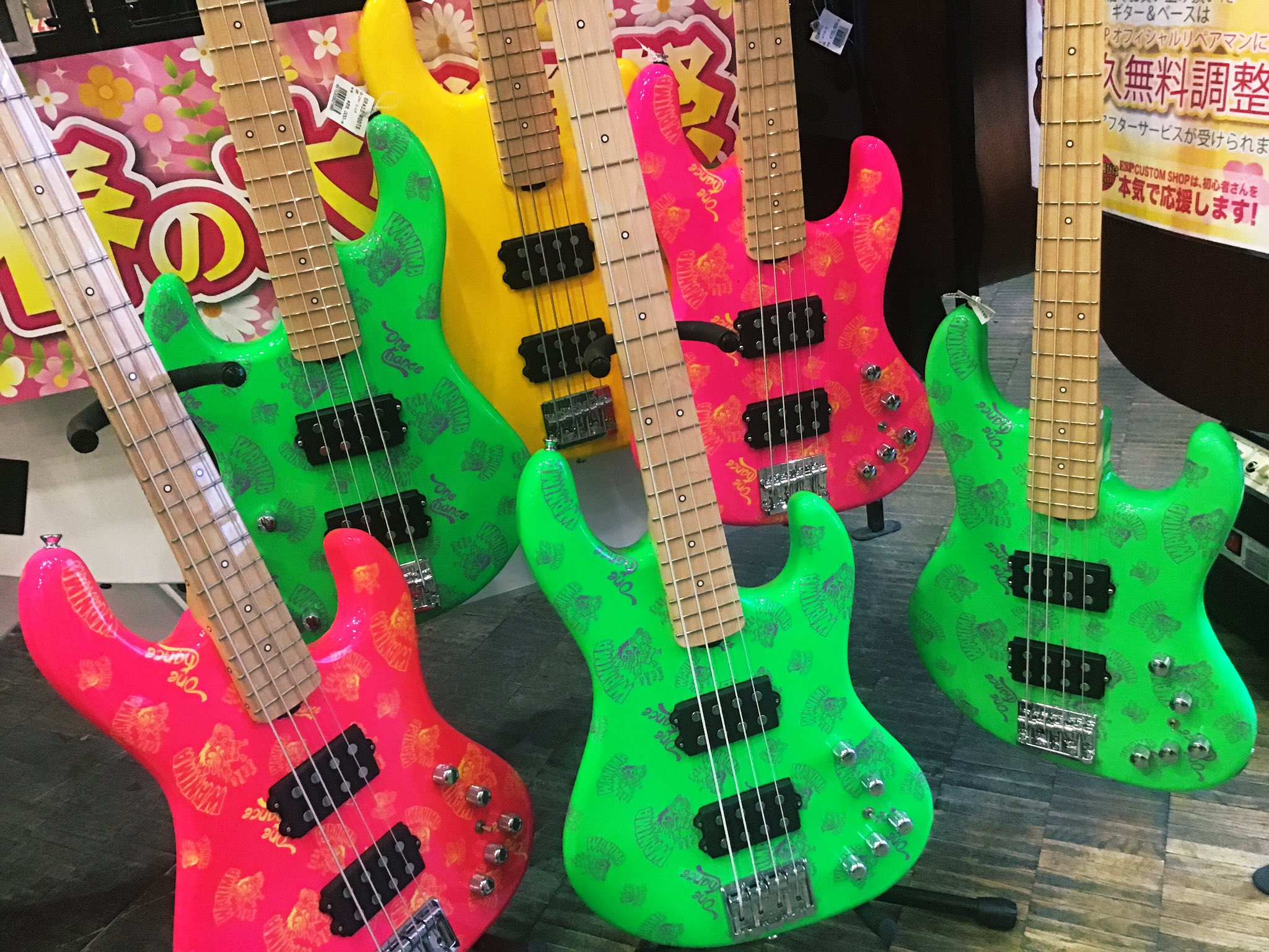 Espカスタムショップ Esp大阪 Sur Twitter 商品情報 Wanima のベーシスト Kenta さんシグネチャーモデルたくさんお取り扱い中 右利き用だけでなく 左利き用モデルもありますよ 是非 おうち時間 にwanimaの曲をこのベースで練習しましょう 詳細 ご