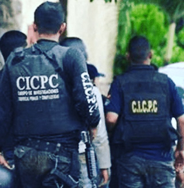 DouglasRicoVzla's tweet photo. #Cicpc capturó 3 hombres por robar en residencias y luego comercializar los objetos en Güiria 
https://t.co/6vbKCKLuzP https://t.co/FQOdIio7Vr
