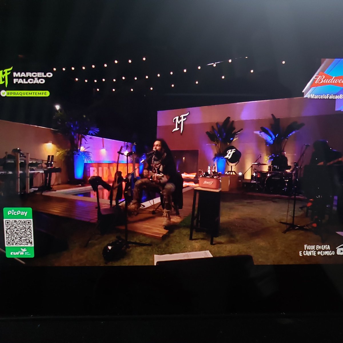 Ae sim merece respeito esse som. #MarceloFalcaoBudLive 
Tem q prestigiar canta pra caralho