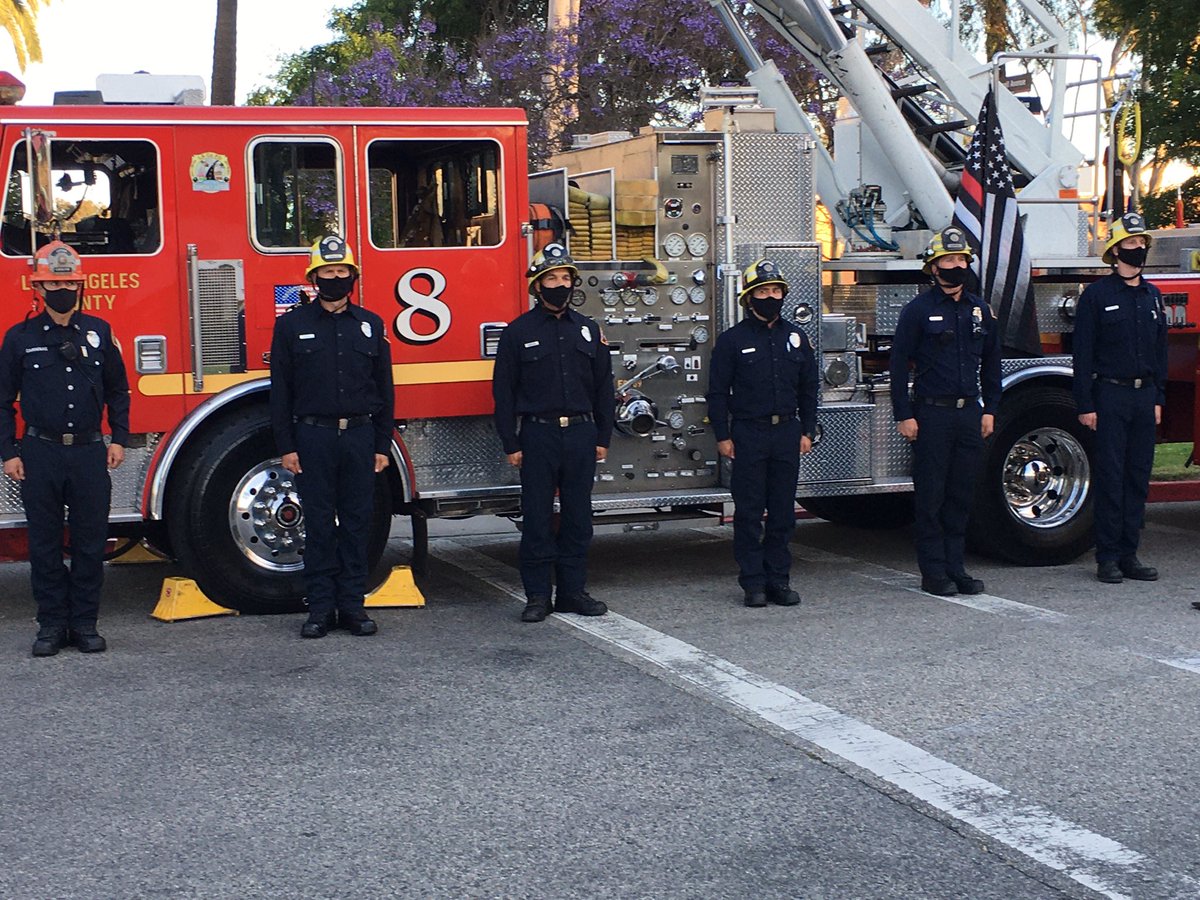 LASDMET's tweet photo. Happening now the #lasdmet roadshow is @LosAngelesVA for Salute to Hero’s tribute. Many agencies involved!Thank you to our often times unsung hero’s. #firstresponsders #lasdcares https://t.co/zY2SAEXgaZ
