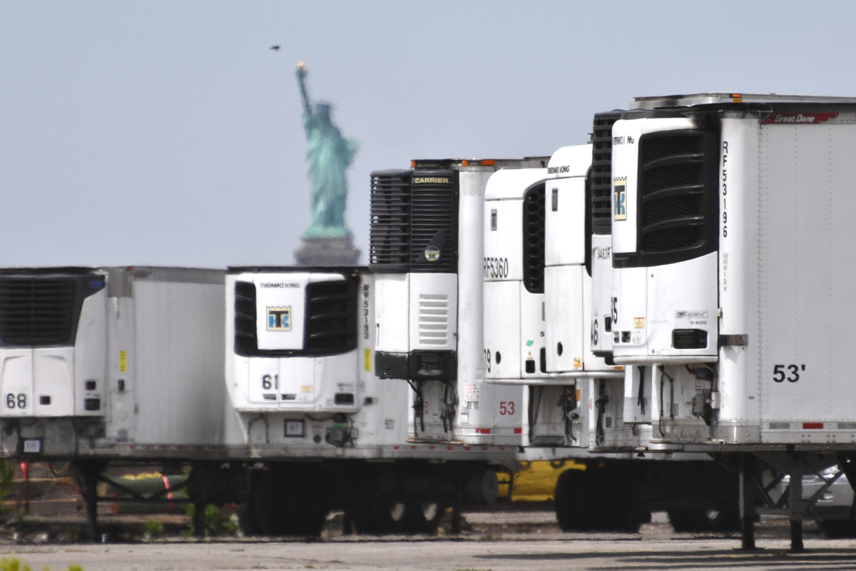 nypost's tweet photo. Trucks used to store bodies amid coronavirus can go back to hauling food: FDA https://t.co/ROOQS1Ak98 https://t.co/IEI6DAhIEw