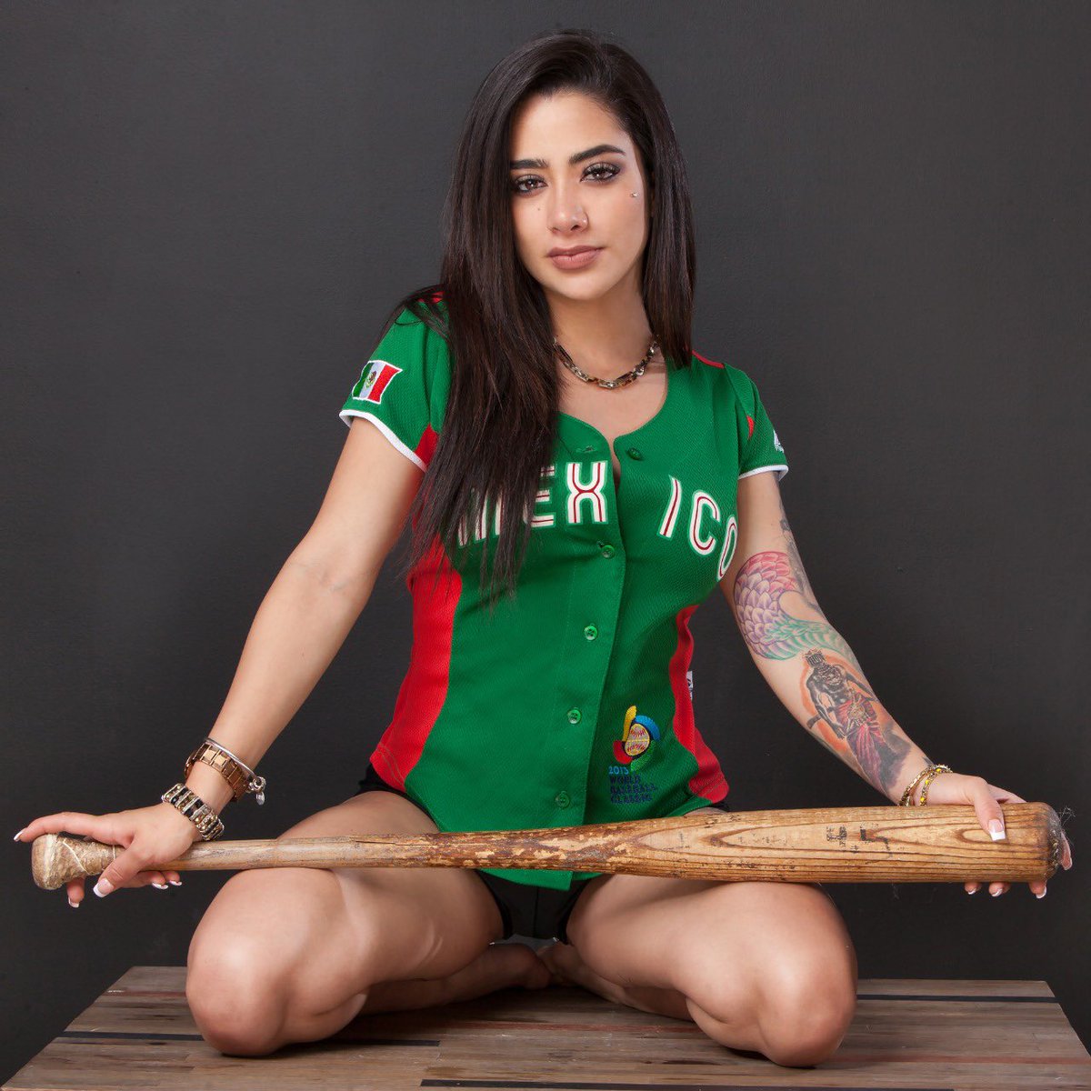 cesarbelmont's tweet photo. Para los amantes de #Beisbol la hermosa @SaraGle36025331 para @seduceteclub https://t.co/FxDdSmrrTE