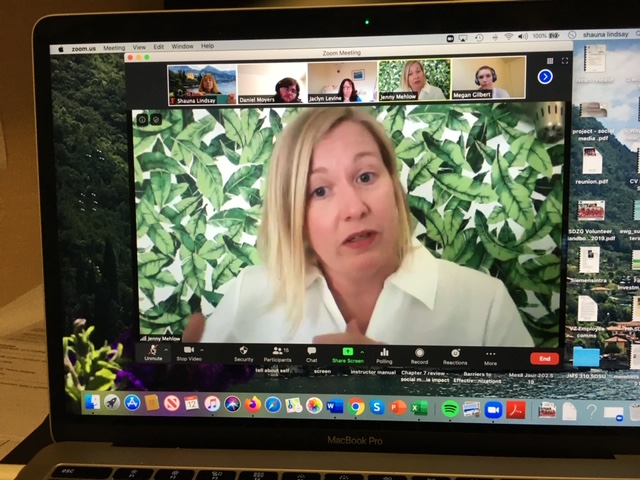 MsShaunaLindsay's tweet photo. Awesome presentation from @jennymehlow, Senior PR rep @sandiegozoo to journalism students @sdmesacollege! She shared her background, tips for working with the media and suggestions on starting a career in communications. #MassCommMesa https://t.co/0p9CdERpb0