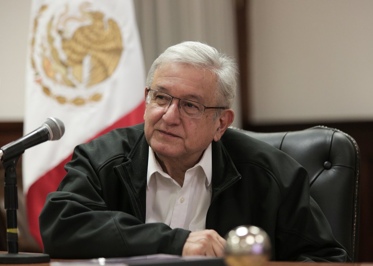 lopezobrador_'s tweet photo. Hoy por la mañana tuve una amplia entrevista con Epigmenio Ibarra. Además dediqué la mayor parte del tiempo a reunirme con el Gabinete y los servidores públicos del sector salud para seguir enfrentando la epidemia de #COVID19. https://t.co/OvMEttUId8