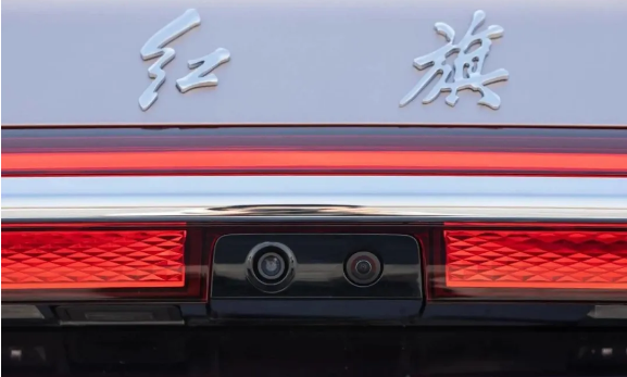 HongqiGlobal's tweet photo. The #Hongqi H9 builds a 360-degree omnidirectional #driving #vision for users through multiple #cameras on the front, rear,side of the car. It can completely eliminate blind spots when driving at low and medium speeds, making driving safer and more #comfortable.
#MasterHongqi https://t.co/3IZo6CizCA
